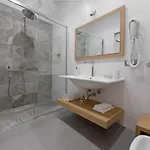 Hsuites Luxury 4*