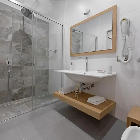 Hsuites Luxury 4*
