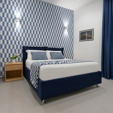 לינה וארוחת בוקר Hsuites Luxury 4*