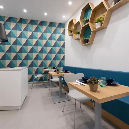 לינה וארוחת בוקר Hsuites Luxury