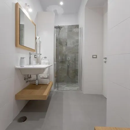 Hsuites Luxury לינה וארוחת בוקר