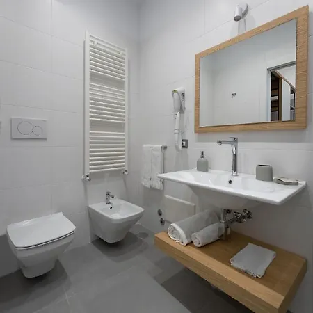 Hsuites Luxury 4* קסטלמרה די סטביה